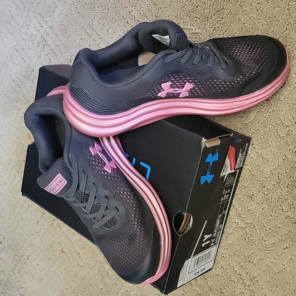 Under Armour girls Liquify sneakers